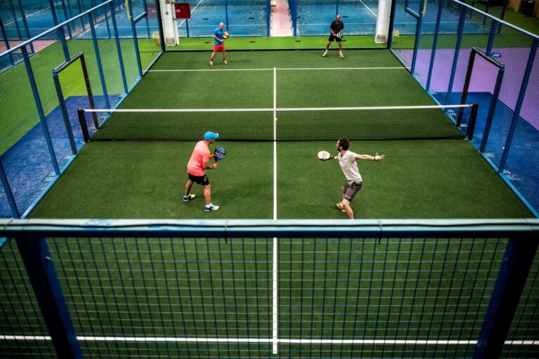Lapangan padel modern di Medan